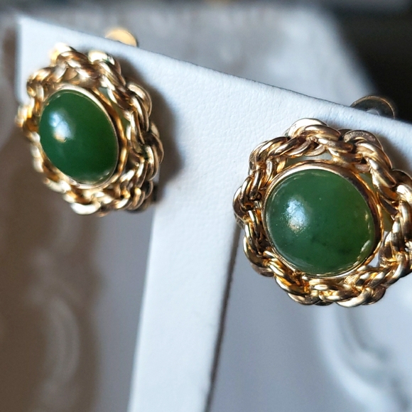 Vintage Jewelry - Jade cabochon 12kt gold filled clip earrings